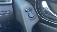 Nissan Qashqai 1.3 DiG-T N-Connecta 5dr [Glass Roof Pack] Petrol Hatchback